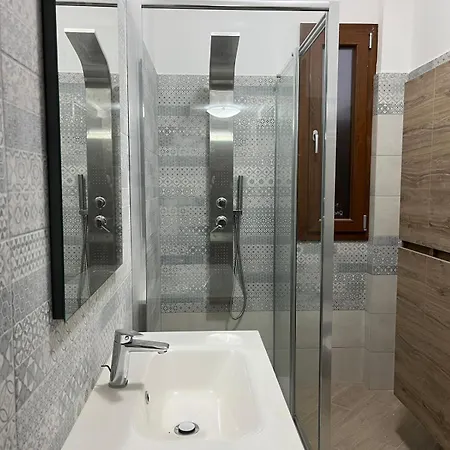 Con Piscina Villa *